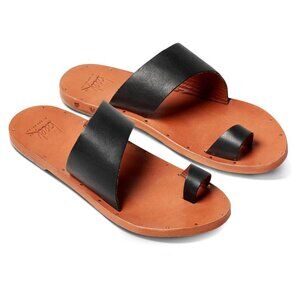 Beek Finch Toe Ring SANDALS Size 6 Flat Black Leather NEW $280